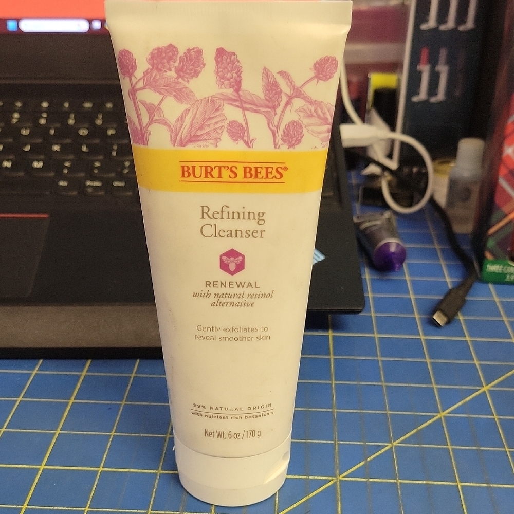 Burt's Bees Refining Cleanser - Pink